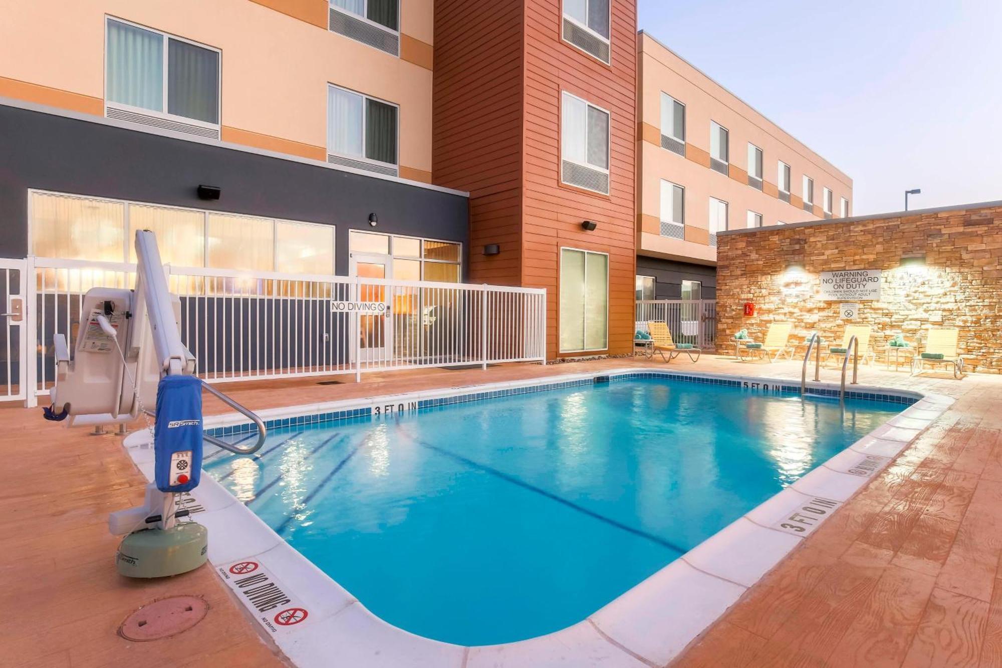 Fairfield Inn & Suites By Marriott Pleasanton Exterior foto